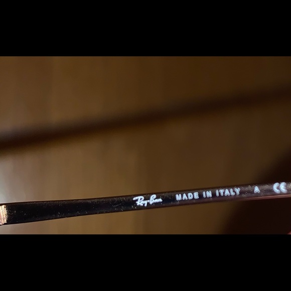 Ray-Ban Erica Classic Like New - Picture 2 of 6